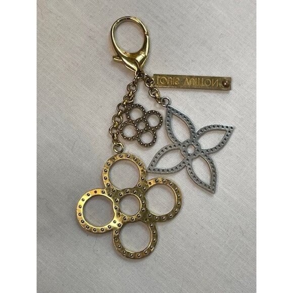 Louis Vuitton Bijoux Sac Tapage Key & Bag Charm — Parisian Luxury in Motion - Picture 2 of 7